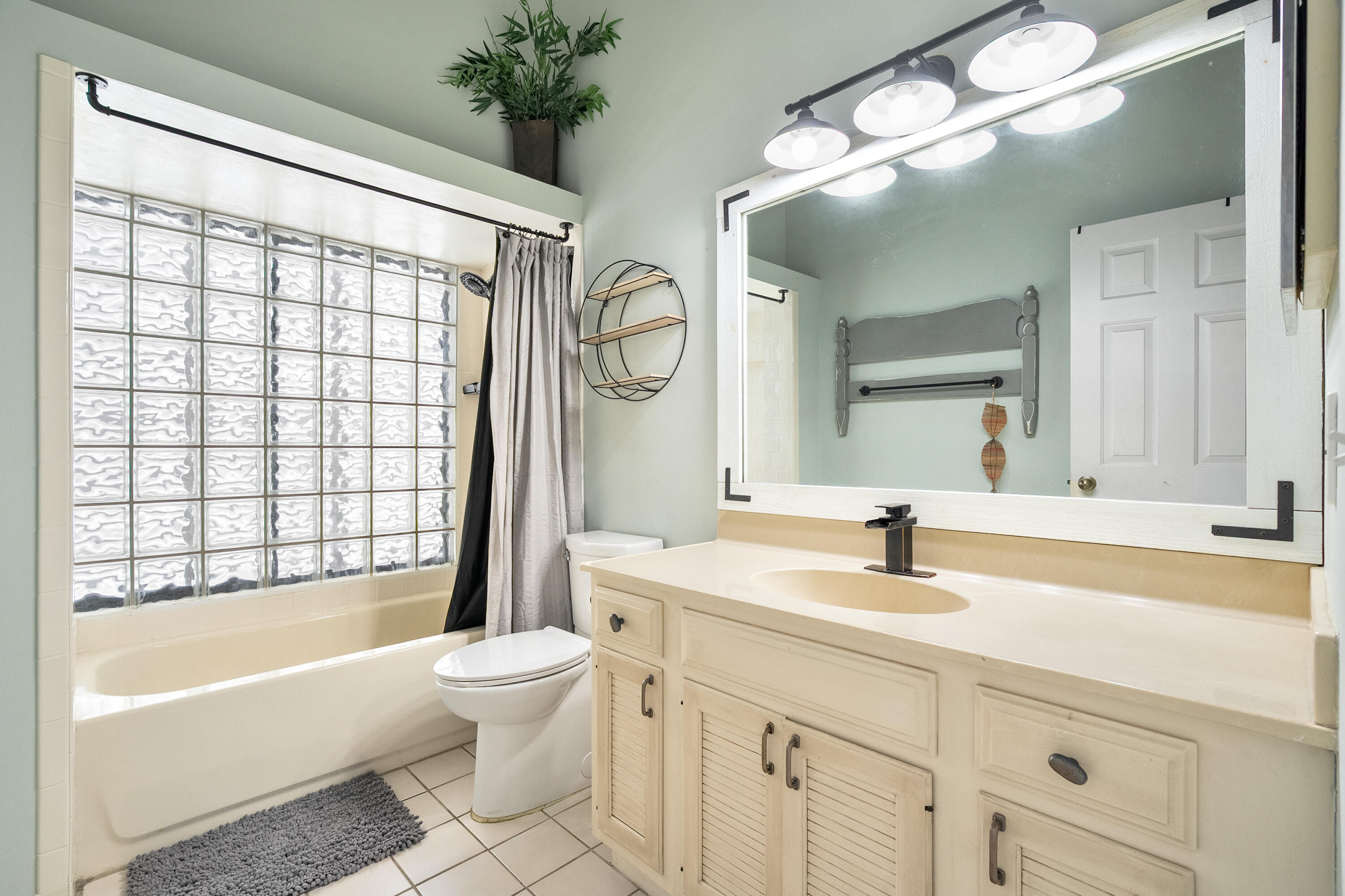 Hobe Sound, Florida, 33455, United States, 4 Bedrooms Bedrooms, ,2 BathroomsBathrooms,Residential,For Sale,1949192