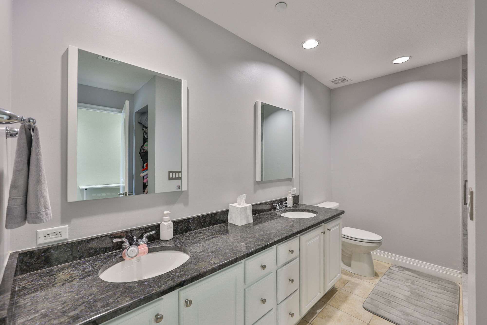 Tampa, Florida, 33602, United States, 3 Bedrooms Bedrooms, ,3 BathroomsBathrooms,Residential,For Sale,1982527