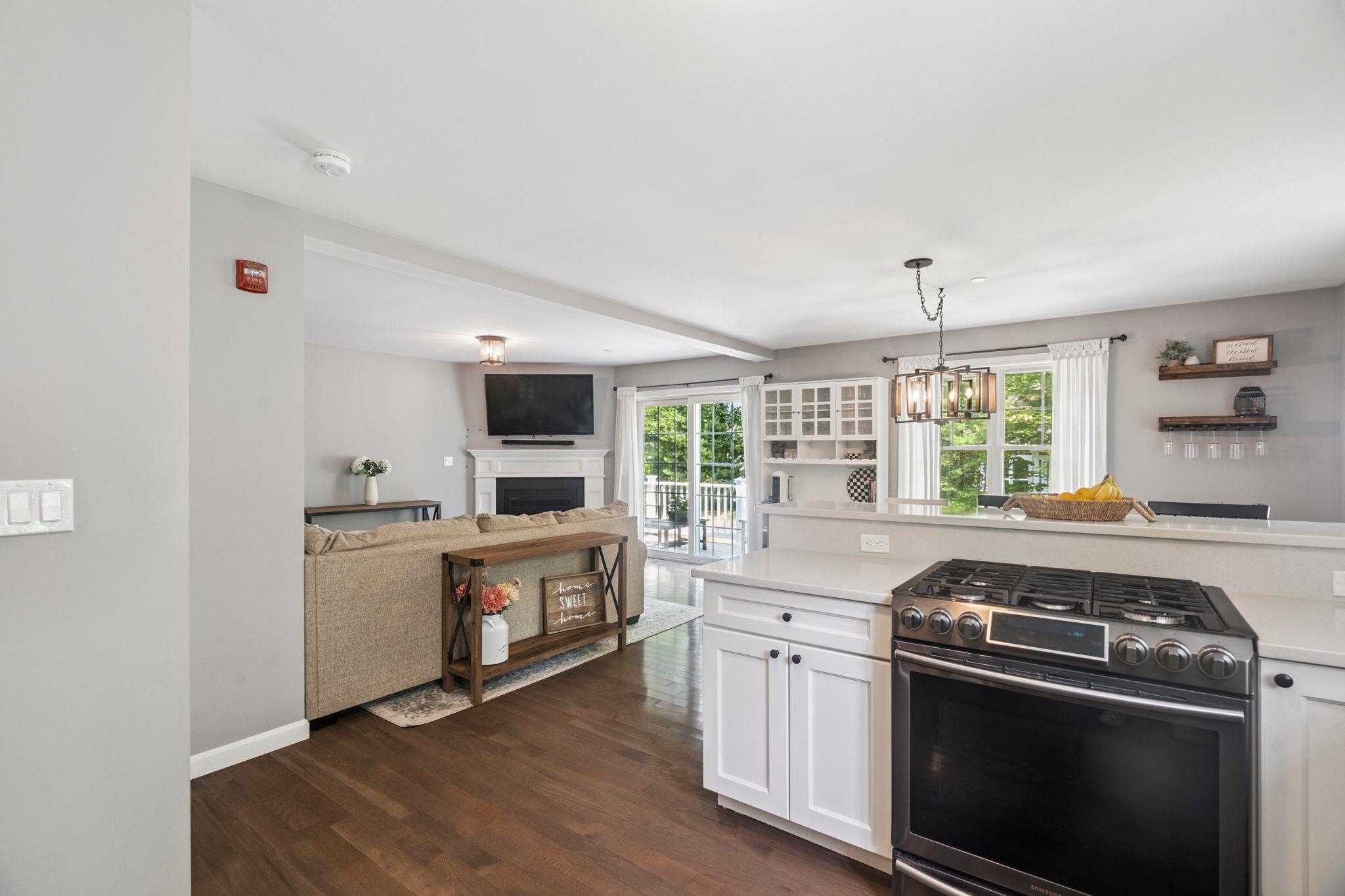 Manchester, New Hampshire, 03102, United States, 3 Bedrooms Bedrooms, ,2 BathroomsBathrooms,Residential,For Sale,1940953