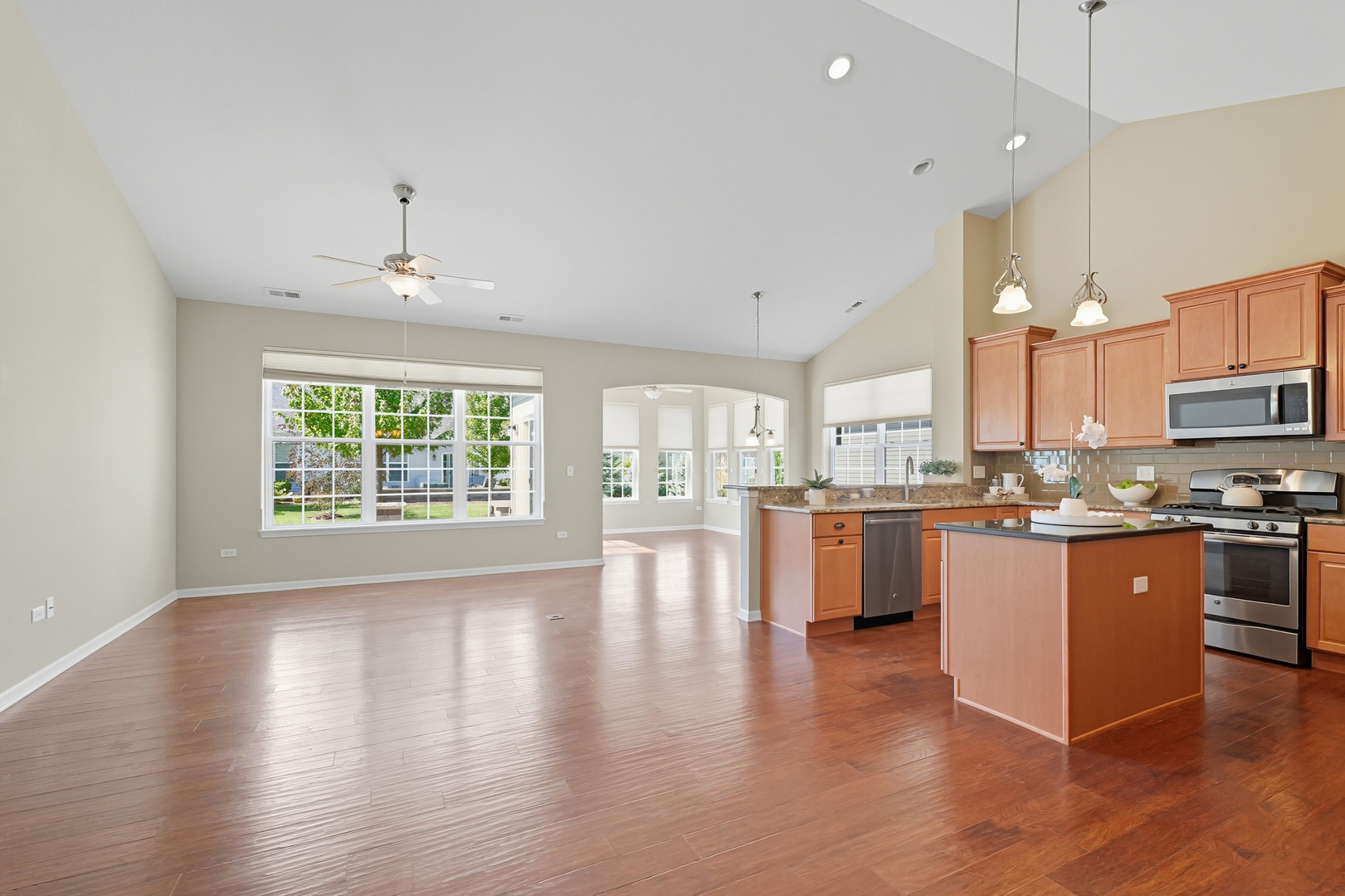 Naperville, Illinois, 60564, United States, 2 Bedrooms Bedrooms, ,2 BathroomsBathrooms,Residential,For Sale,1986332