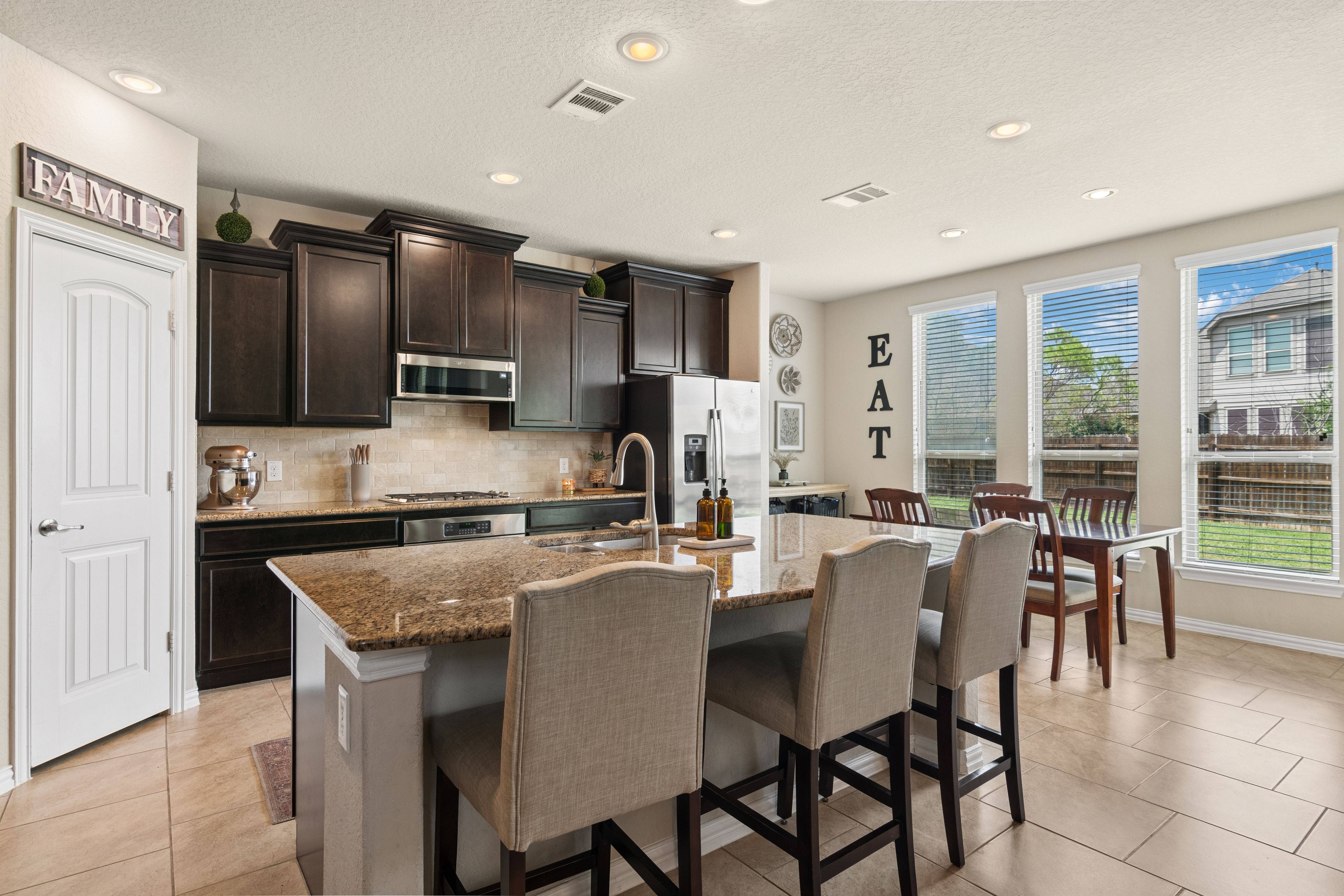  Open Concept Living in Kallison Ranch - 物件實景