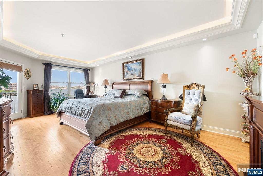 Edgewater, New Jersey, 07020, United States, 2 Bedrooms Bedrooms, ,2 BathroomsBathrooms,Residential,For Sale,1934539