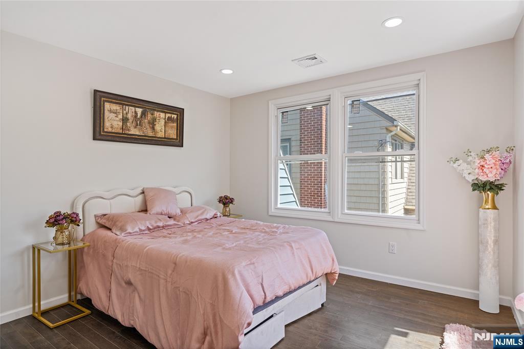 Rutherford, New Jersey, 07070, United States, 3 Bedrooms Bedrooms, ,4 BathroomsBathrooms,Residential,For Sale,1826504