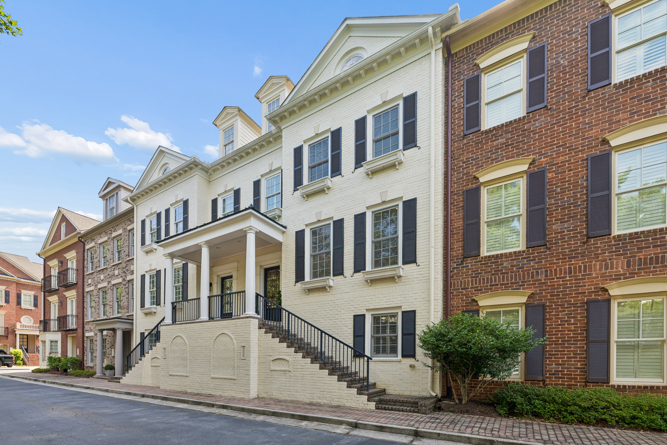  Four Level Brick Townhome with Private Elevator in Gated One Ivy Walk - 物件實景