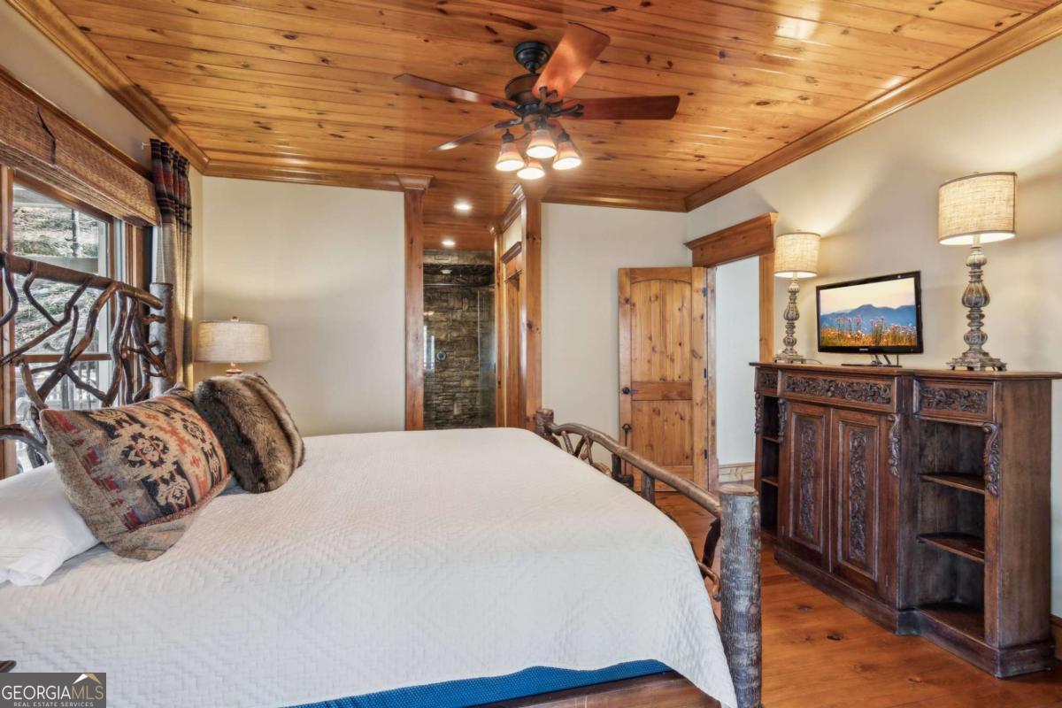 Ellijay, Georgia, 30536, United States, 5 Bedrooms Bedrooms, ,4 BathroomsBathrooms,Residential,For Sale,1880037