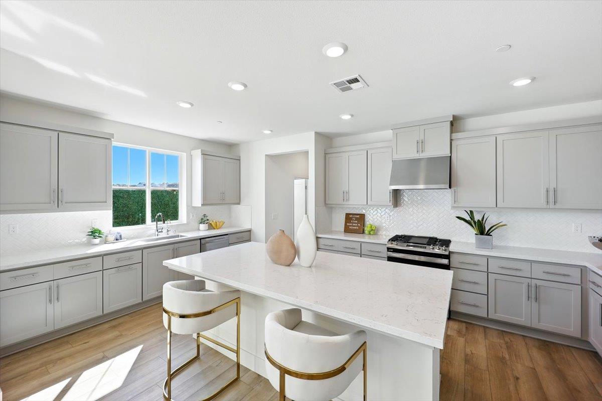 Newark, California, 94560, United States, 4 Bedrooms Bedrooms, ,4 BathroomsBathrooms,Residential,For Sale,1926207