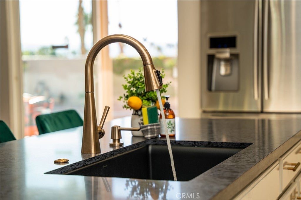 Indio, California, 92203, United States, 5 Bedrooms Bedrooms, ,3 BathroomsBathrooms,Residential,For Sale,1989302