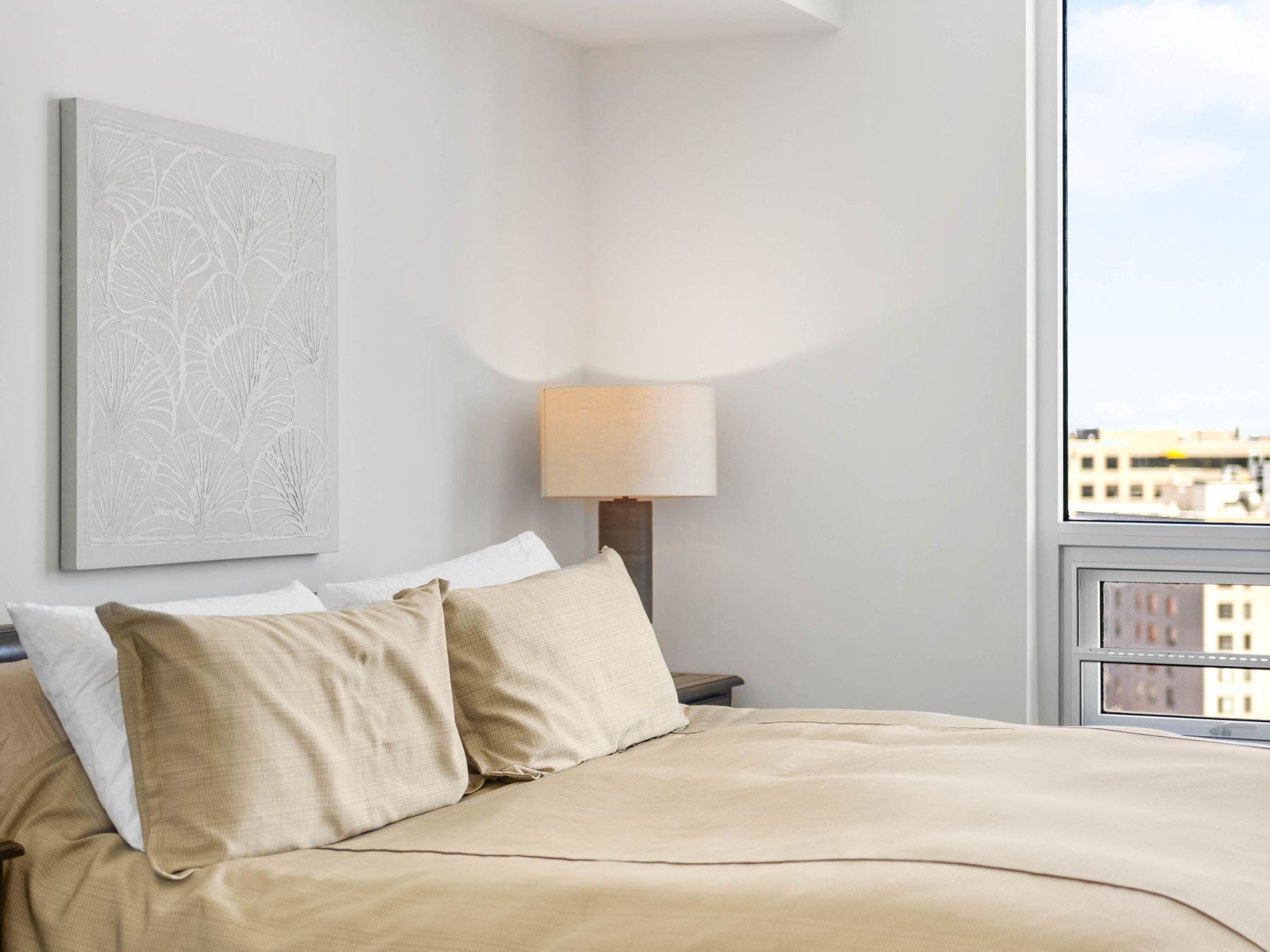  Two Parking Spaces and One of Largest Living/Dining Spaces Downtown - 物件實景