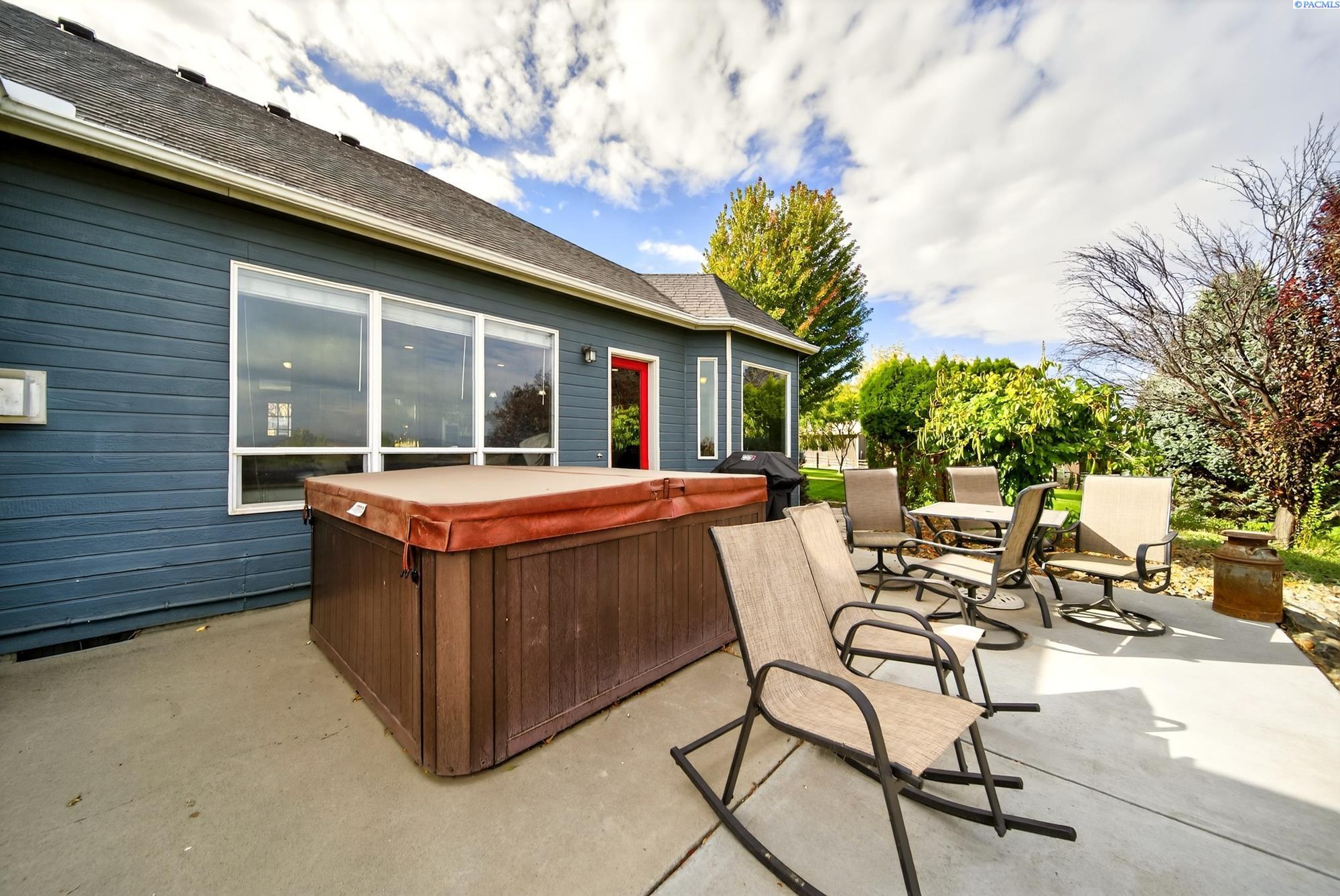 Prosser, Washington, 99350, United States, 3 Bedrooms Bedrooms, ,2 BathroomsBathrooms,Residential,For Sale,1964108