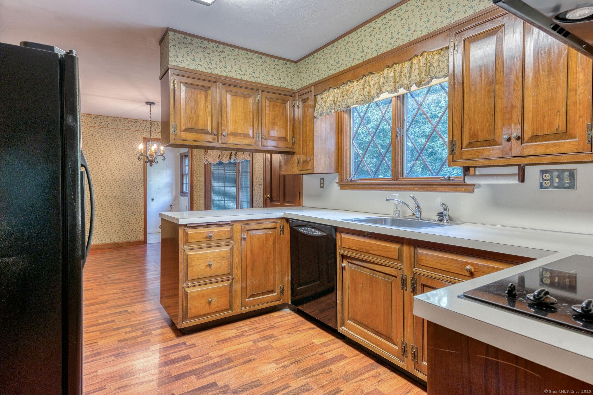 Wethersfield, Connecticut, 06109, United States, 4 Bedrooms Bedrooms, ,3 BathroomsBathrooms,Residential,For Sale,1935230