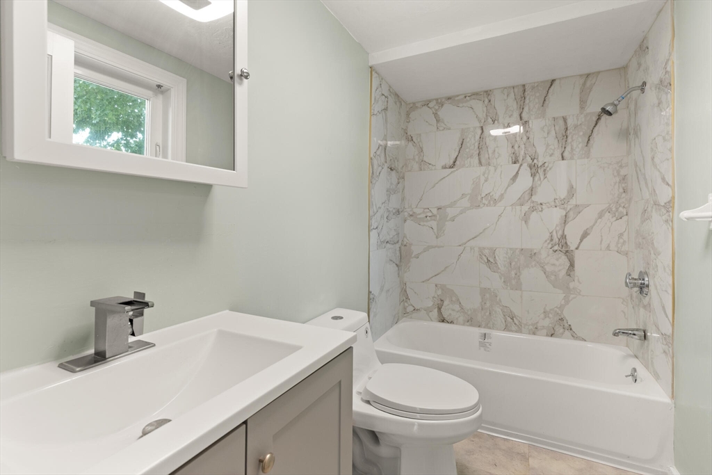 Quincy, Massachusetts, 02169, United States, 3 Bedrooms Bedrooms, ,2 BathroomsBathrooms,Residential,For Sale,1943561