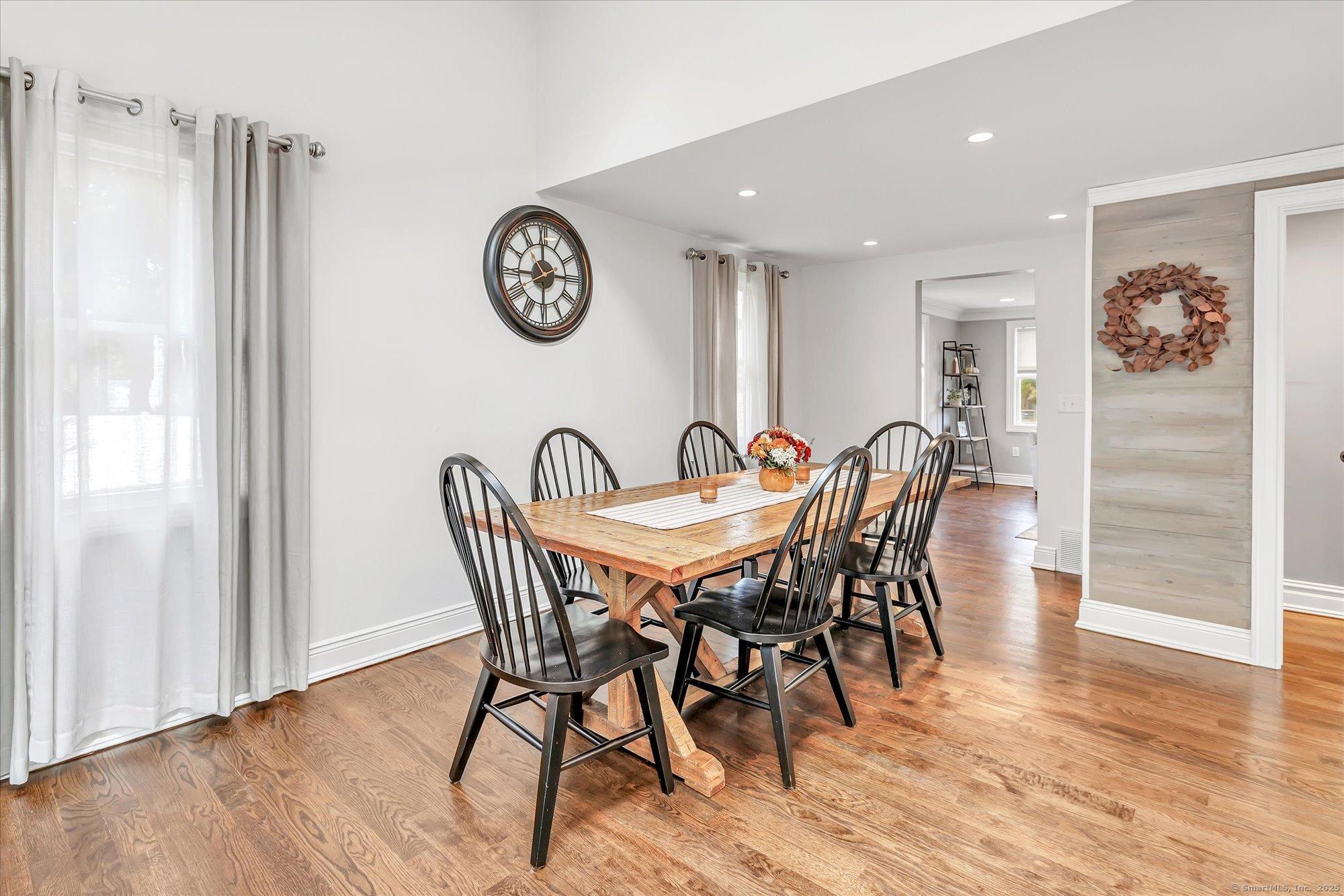 Stratford, Connecticut, 06614, United States, 3 Bedrooms Bedrooms, ,2 BathroomsBathrooms,Residential,For Sale,1978049