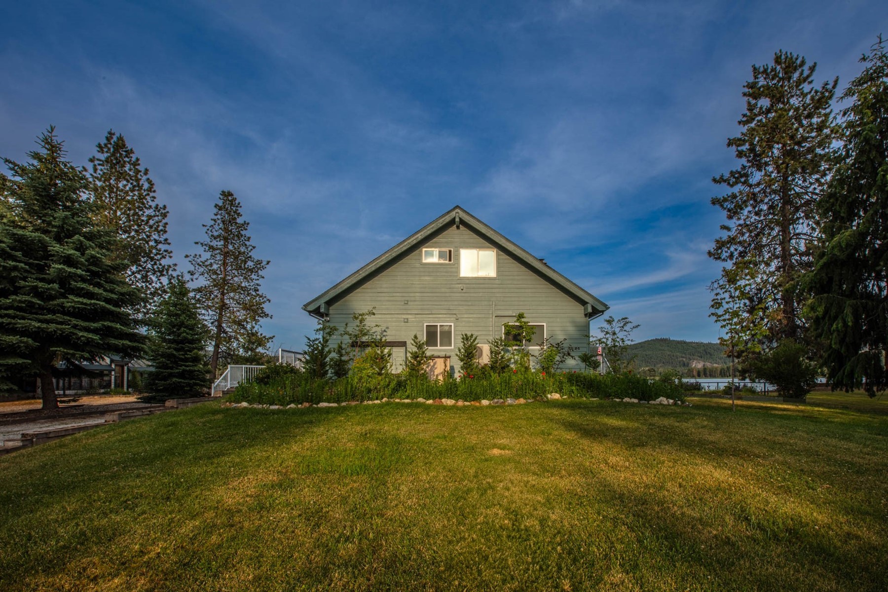  Renovated Waterfront Retreat with Private Dock & Guest Barn - 物件實景