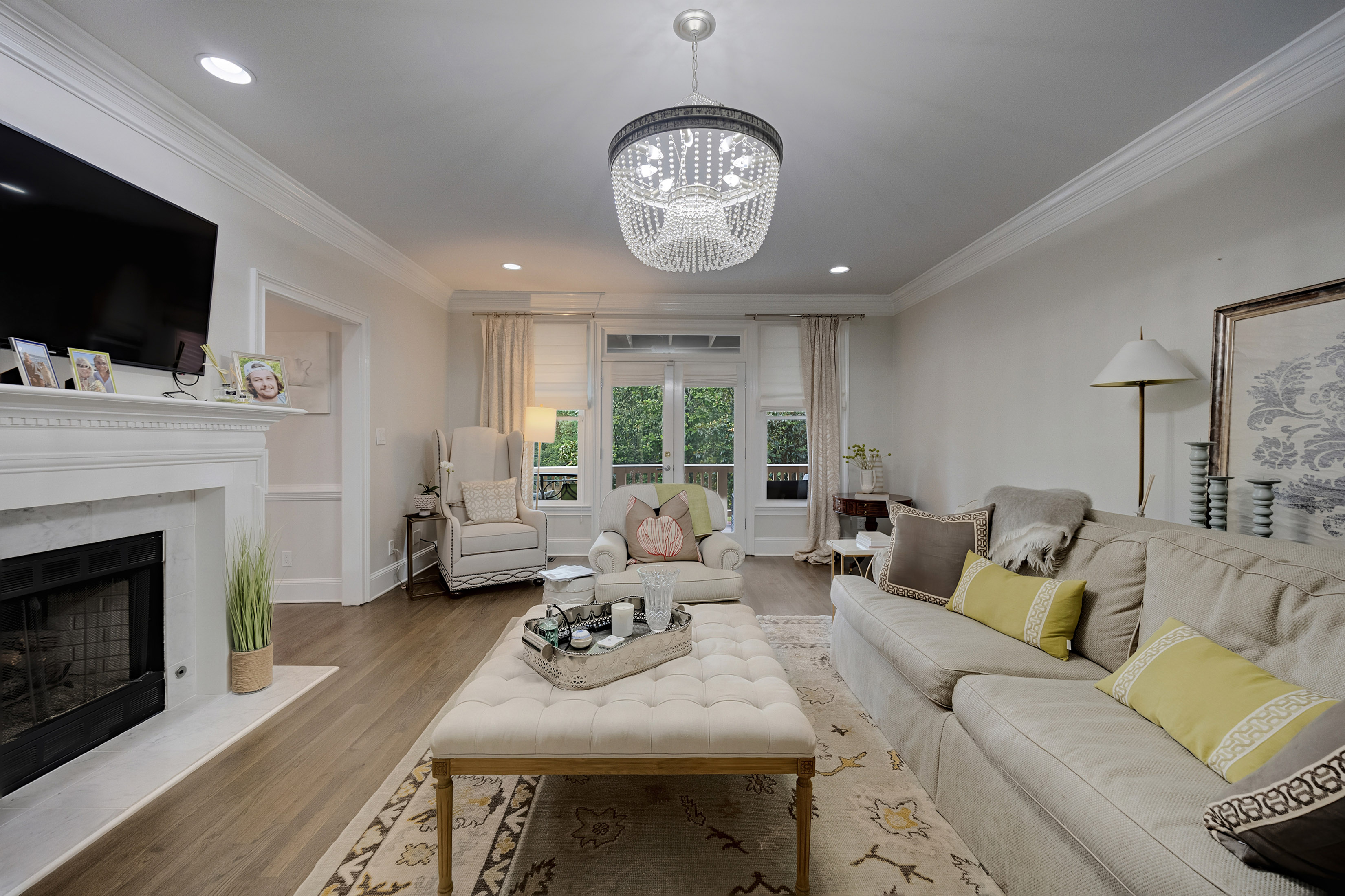  Elegantly Renovated Townhome in Gated Community - 物件實景