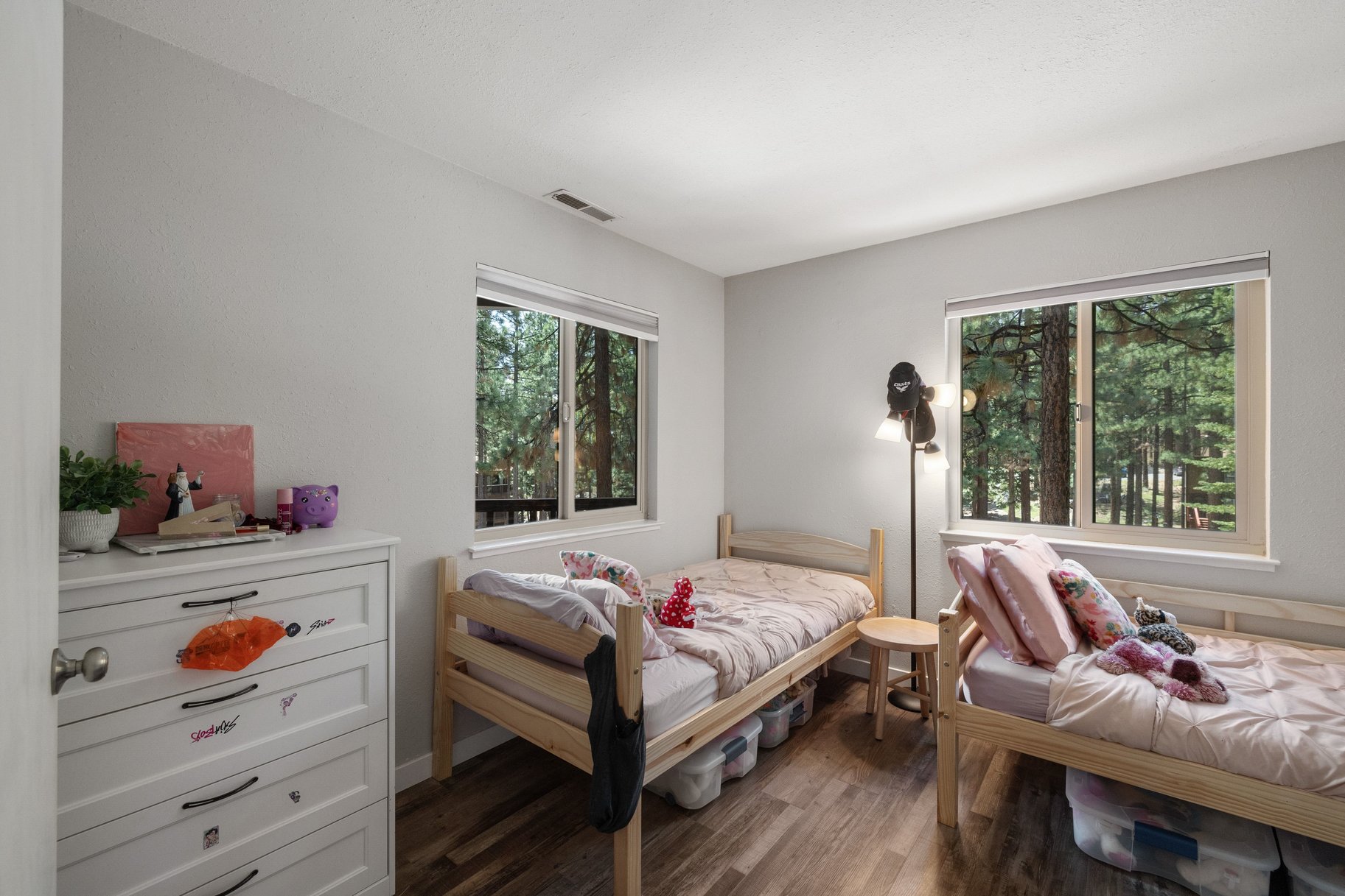  Expansive Nevada-Side Tahoe Retreat in Coveted Lake Village Setting - 物件實景