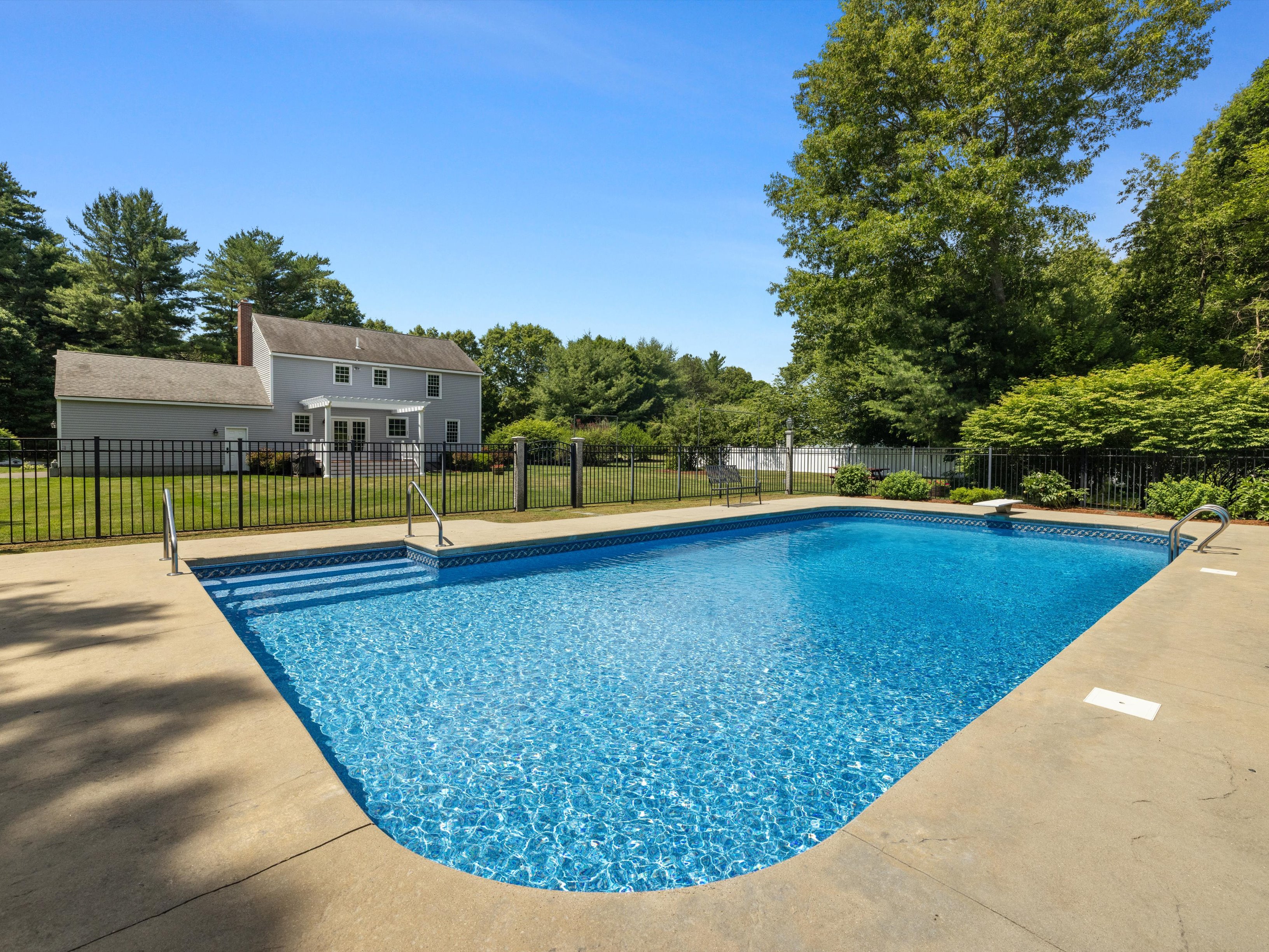  16 King Philip Path, Mendon, MA 01756 - 物件實景
