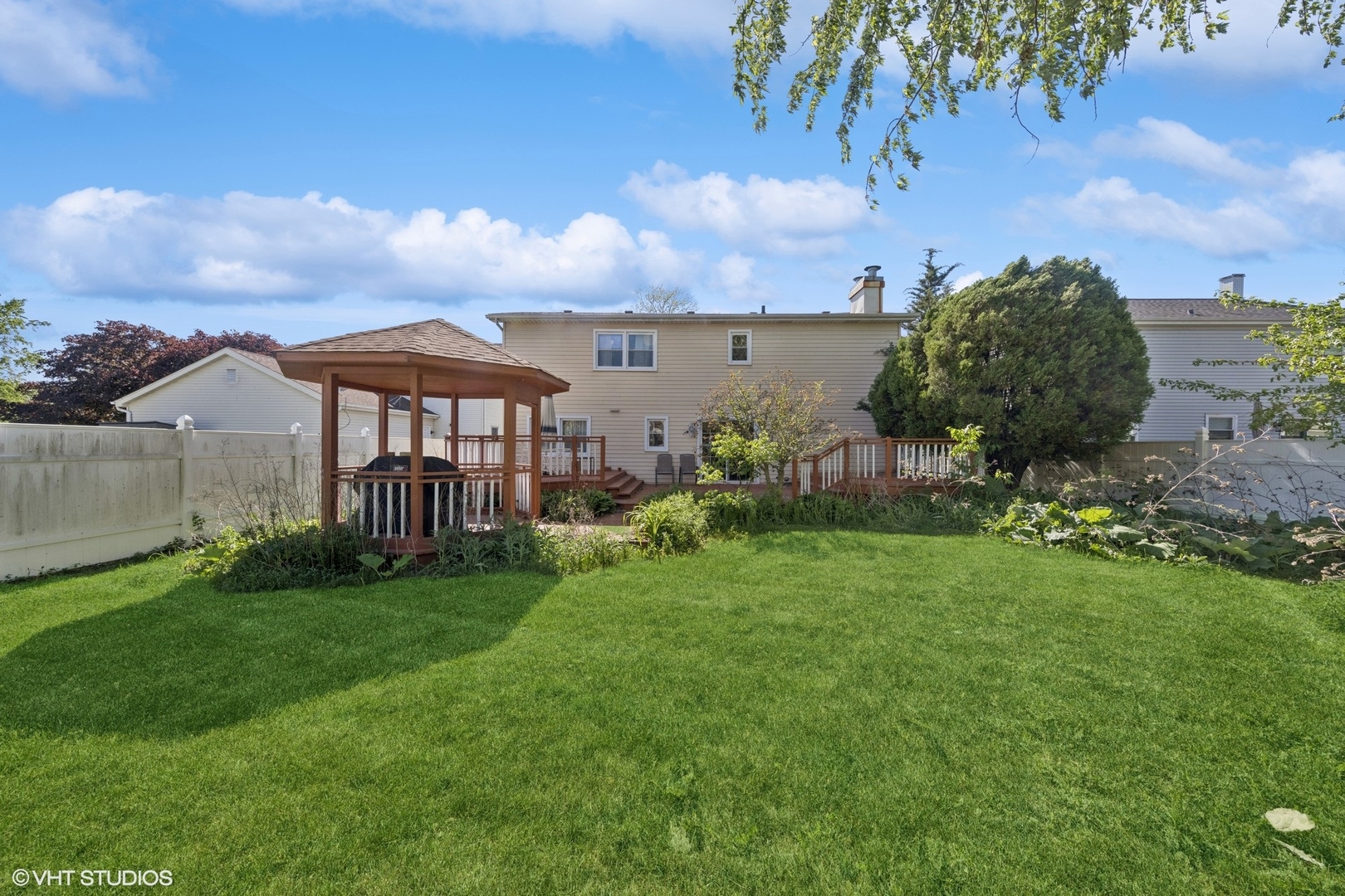 Glen Ellyn, Illinois, 60137, United States, 4 Bedrooms Bedrooms, ,3 BathroomsBathrooms,Residential,For Sale,1827602