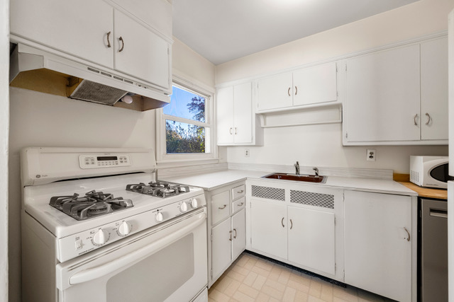 Fair Lawn, New Jersey, 07410, United States, 4 Bedrooms Bedrooms, ,2 BathroomsBathrooms,Residential,For Sale,1992454