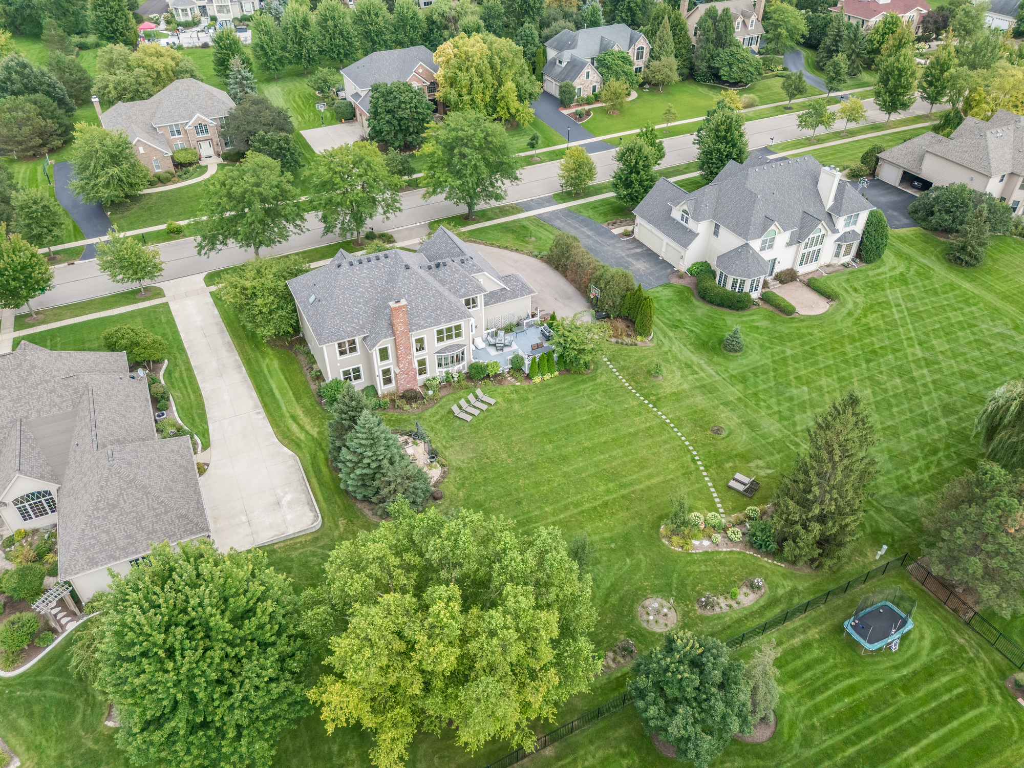  Welcome To An Exceptional Custom Home - 物件實景