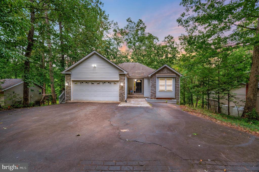 Locust Grove, Virginia, 22508, United States, 4 Bedrooms Bedrooms, ,3 BathroomsBathrooms,Residential,For Sale,1976056