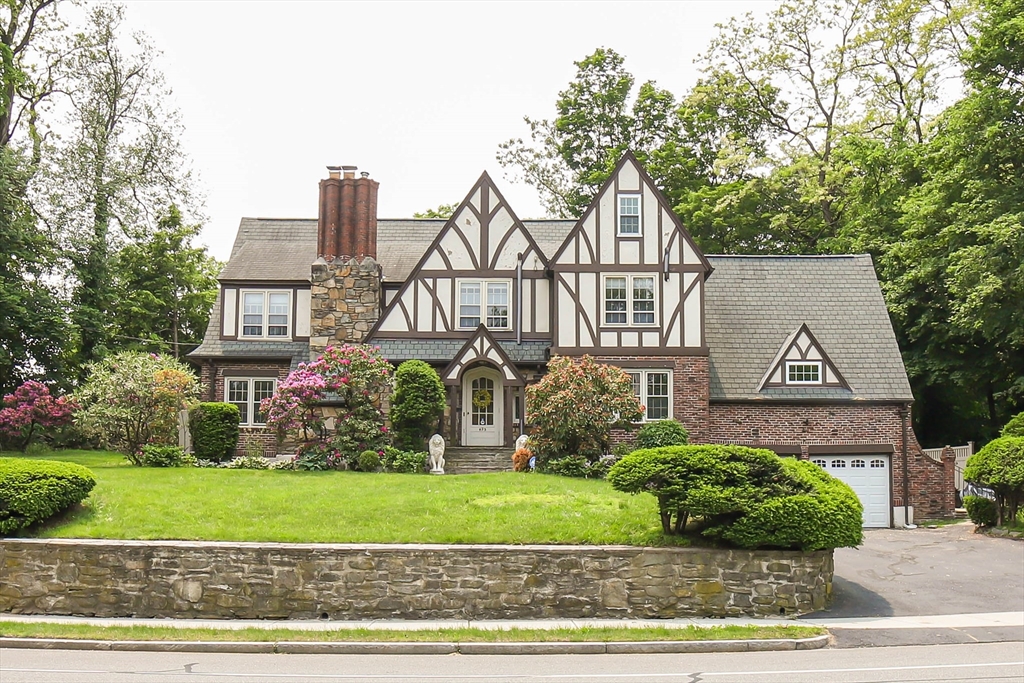 Worcester, Massachusetts, 01609, United States, 5 Bedrooms Bedrooms, ,4 BathroomsBathrooms,Residential,For Sale,1907639