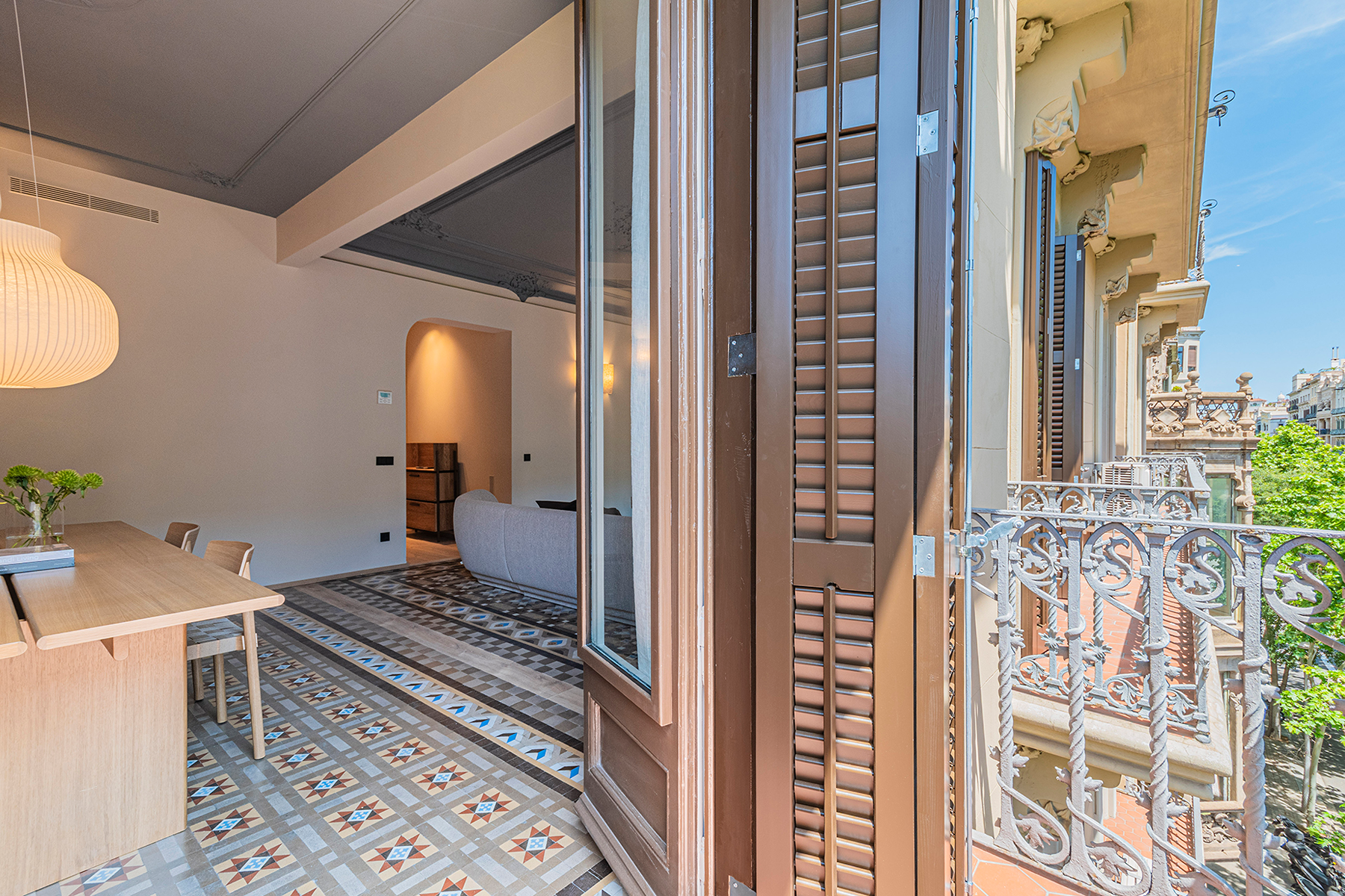  Modernist flat in Eixample with premium finishes in the Quadrat d