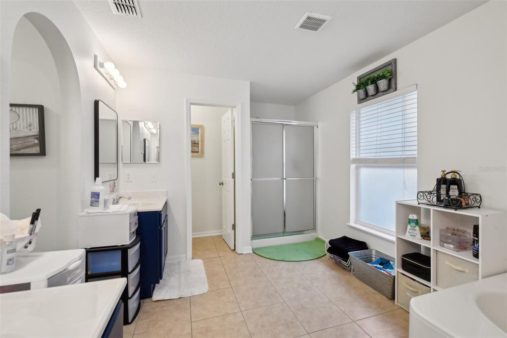 Leesburg, Florida, 34748, United States, 6 Bedrooms Bedrooms, ,5 BathroomsBathrooms,Residential,For Sale,1785536