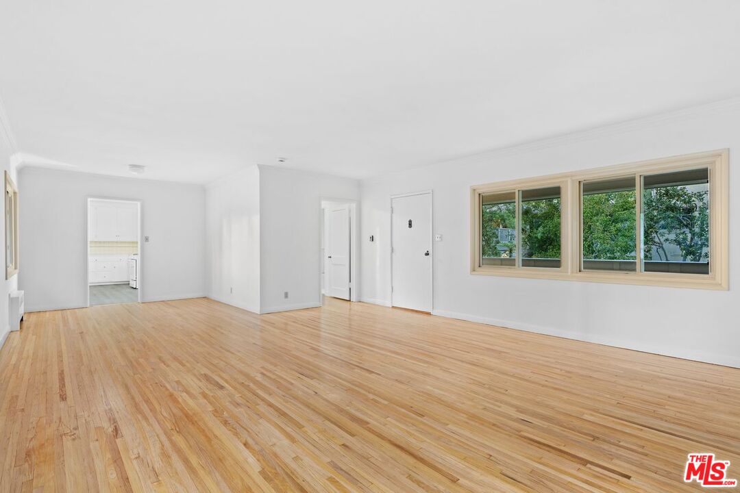 Los Angeles, California, 90049, United States, 1 Bedroom Bedrooms, ,1 BathroomBathrooms,Residential,For Sale,2003518