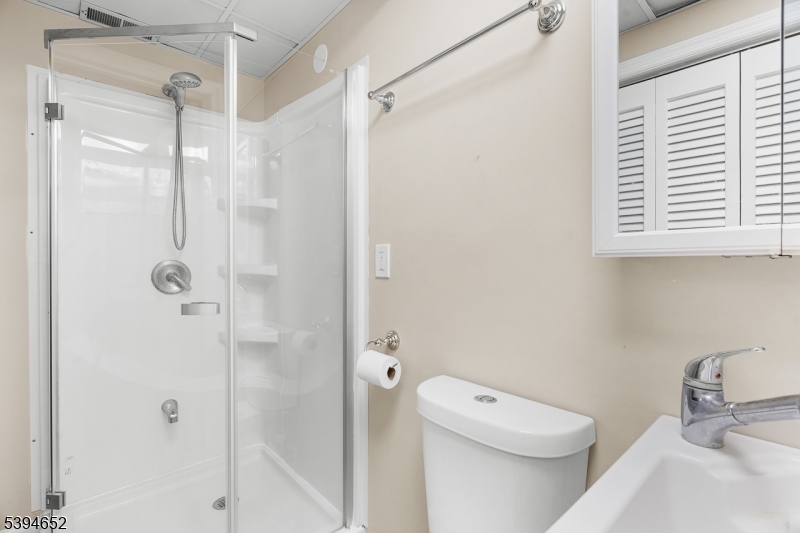 Warren Twp., New Jersey, 07059, United States, 4 Bedrooms Bedrooms, ,4 BathroomsBathrooms,Residential,For Sale,1988367