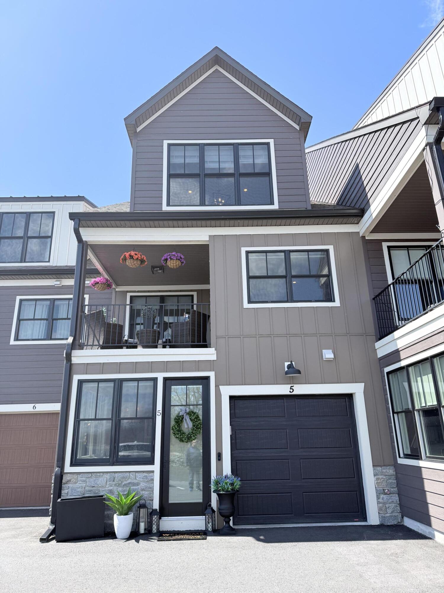 Plattsburgh, New York, 12901, United States, 2 Bedrooms Bedrooms, ,4 BathroomsBathrooms,Residential,For Sale,2048492