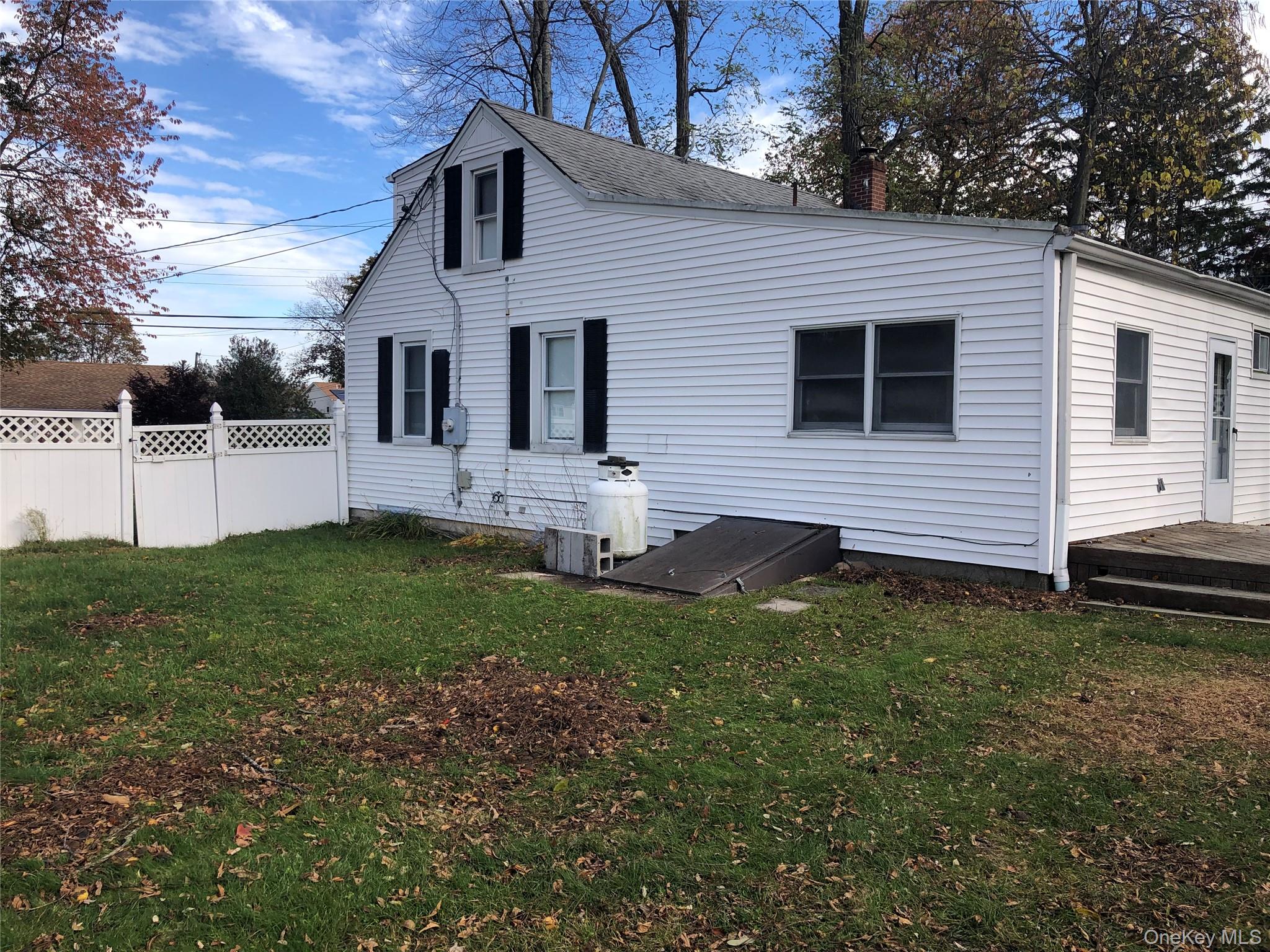 Kings Park, New York, 11754, United States, 3 Bedrooms Bedrooms, ,1 BathroomBathrooms,Residential,For Sale,1988130