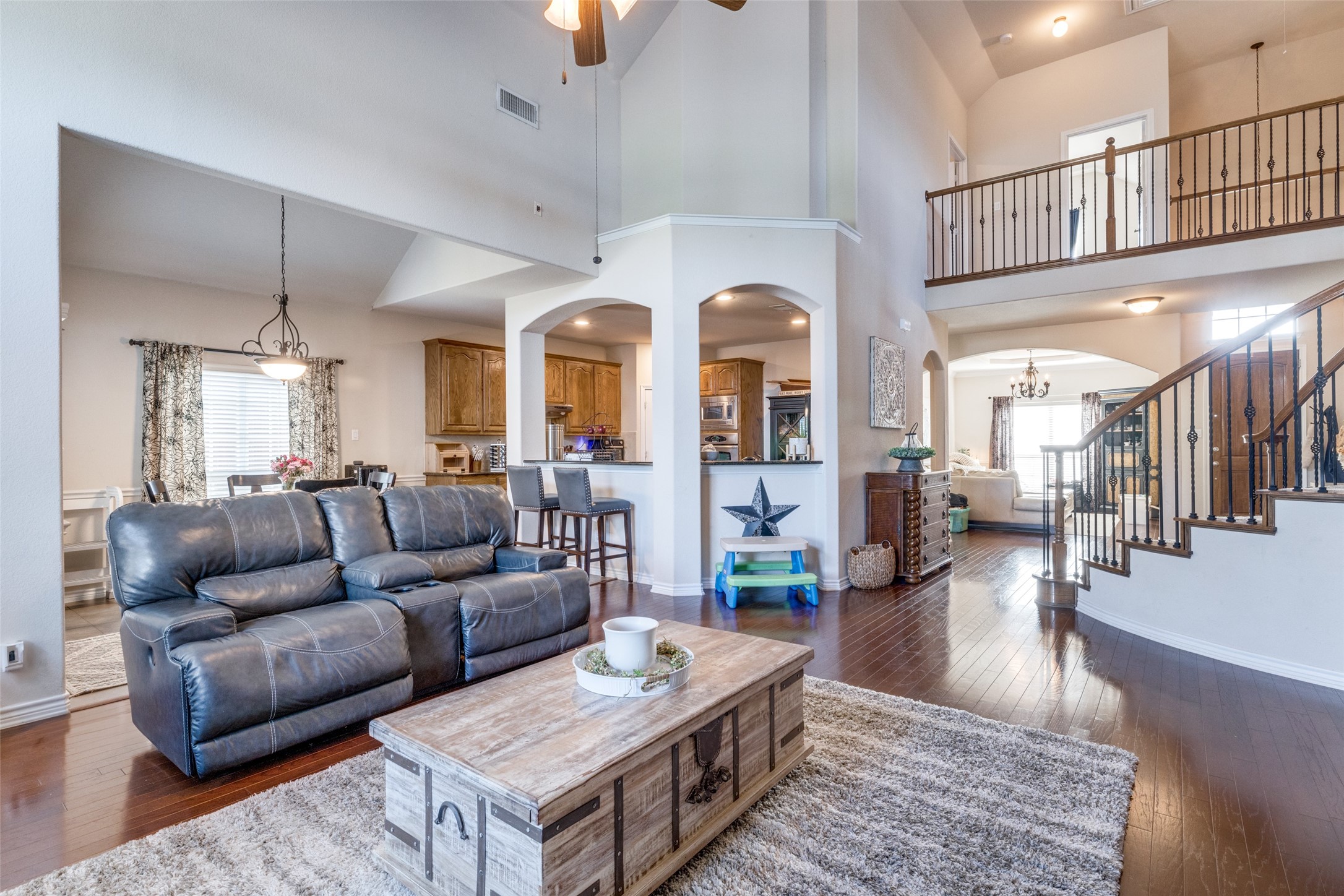 Kennedale, Texas, 76060, United States, 5 Bedrooms Bedrooms, ,4 BathroomsBathrooms,Residential,For Sale,1926987