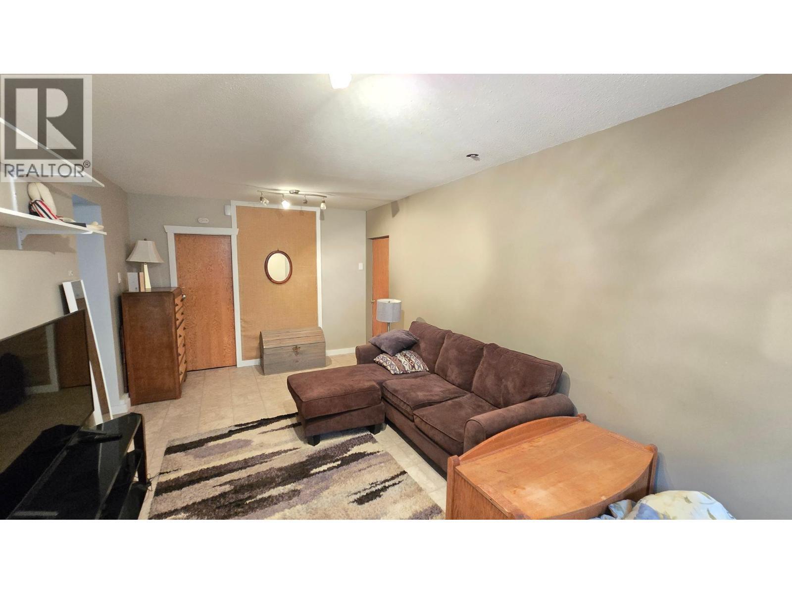 KAMLOOPS, British Columbia, V2C 4Y6, CA, 3 Bedrooms Bedrooms, ,2 BathroomsBathrooms,Residential,For Sale,1950750