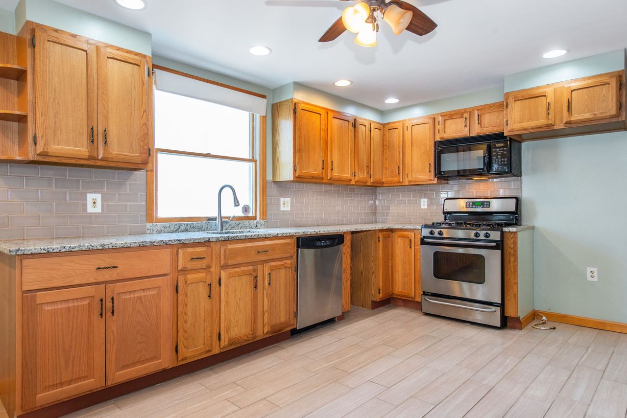 Harrison, New Jersey, 07029, United States, 2 Bedrooms Bedrooms, ,1 BathroomBathrooms,Residential,For Sale,1984057