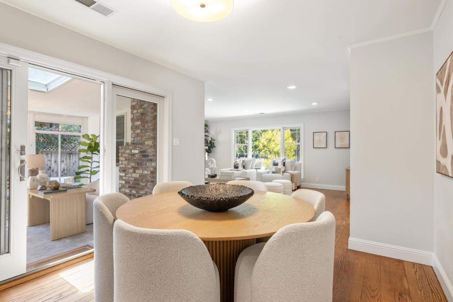 Menlo Park, California, 94025, United States, 3 Bedrooms Bedrooms, ,3 BathroomsBathrooms,Residential,For Sale,1941637