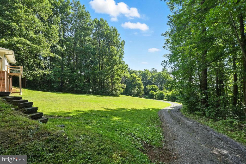 Chester Gap, Virginia, 22623, United States, 4 Bedrooms Bedrooms, ,4 BathroomsBathrooms,Residential,For Sale,1980820