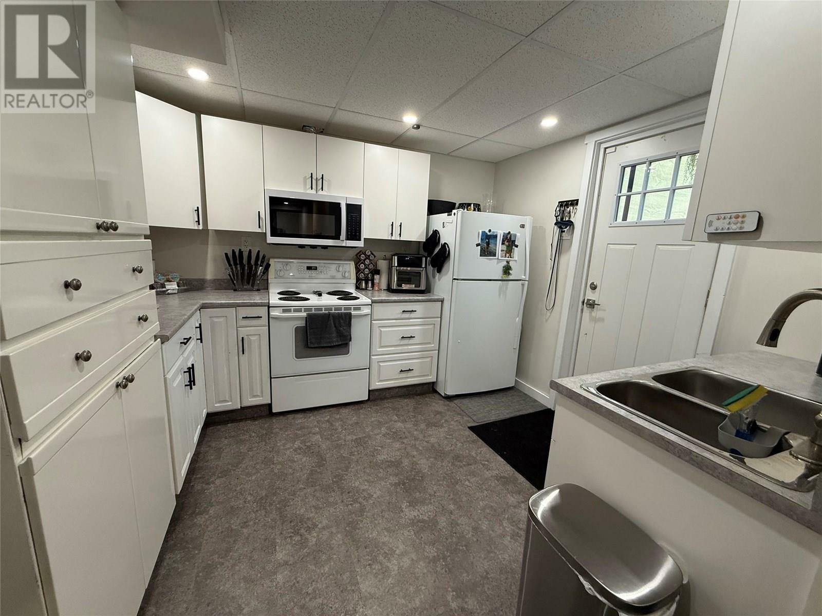 KAMLOOPS, British Columbia, V2H 1L4, CA, 4 Bedrooms Bedrooms, ,2 BathroomsBathrooms,Residential,For Sale,1874935