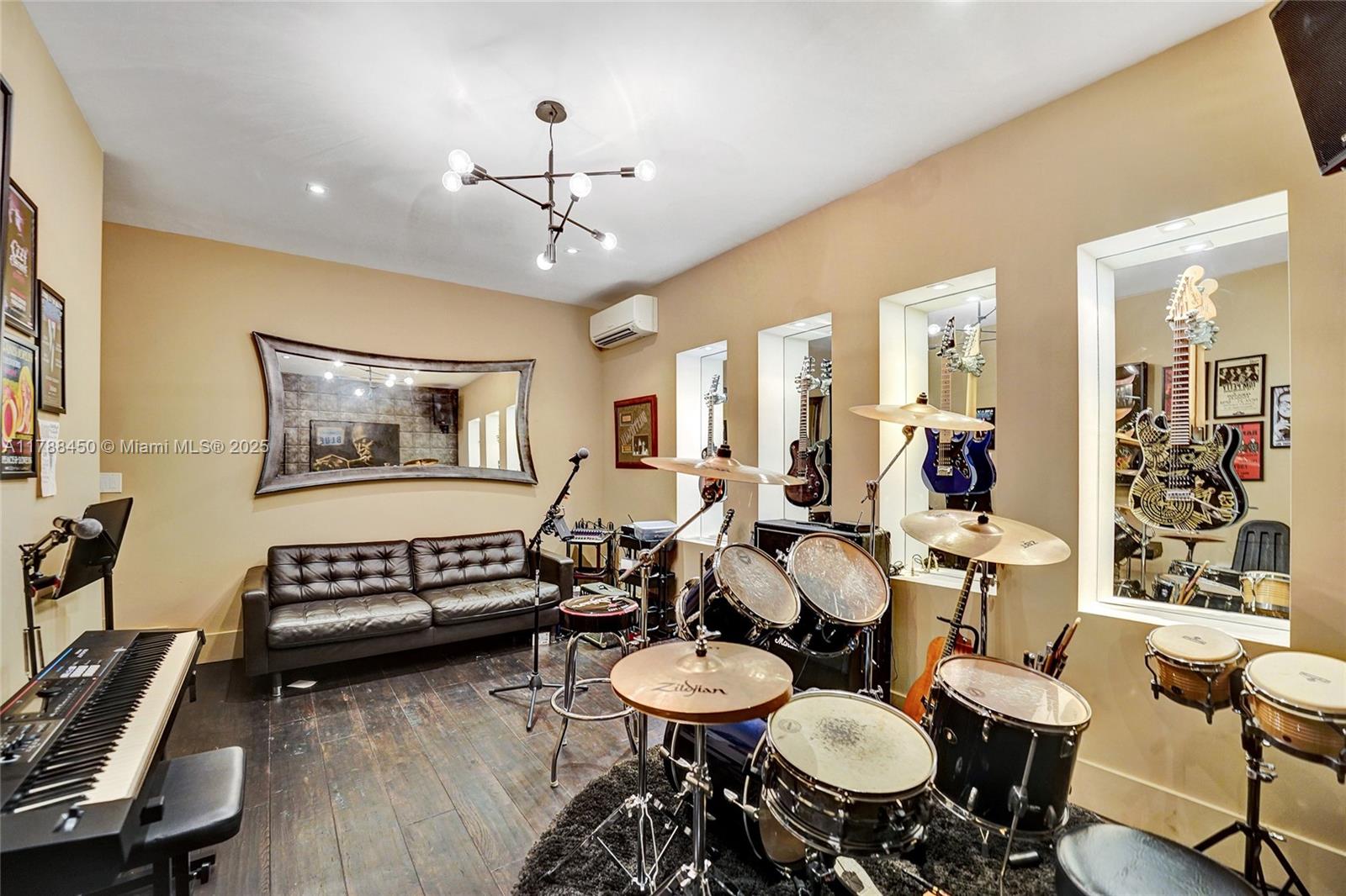 Davie, Florida, 33330, United States, 6 Bedrooms Bedrooms, ,6 BathroomsBathrooms,Residential,For Sale,1908596