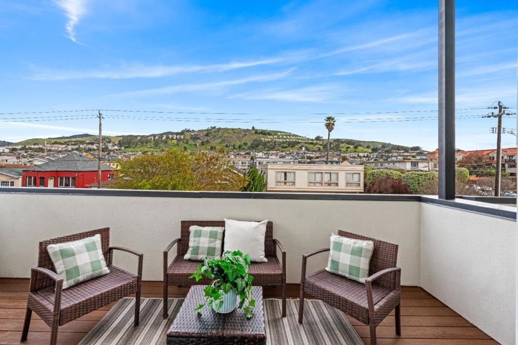 South San Francisco, California, 94080, United States, 4 Bedrooms Bedrooms, ,4 BathroomsBathrooms,Residential,For Sale,2034124