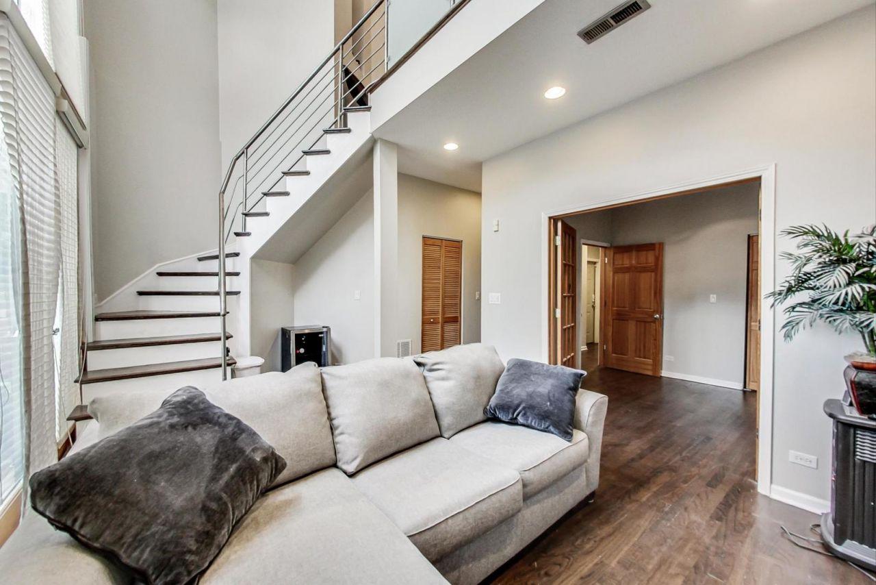 Chicago, Illinois, 60622, United States, 3 Bedrooms Bedrooms, ,3 BathroomsBathrooms,Residential,For Sale,1794202