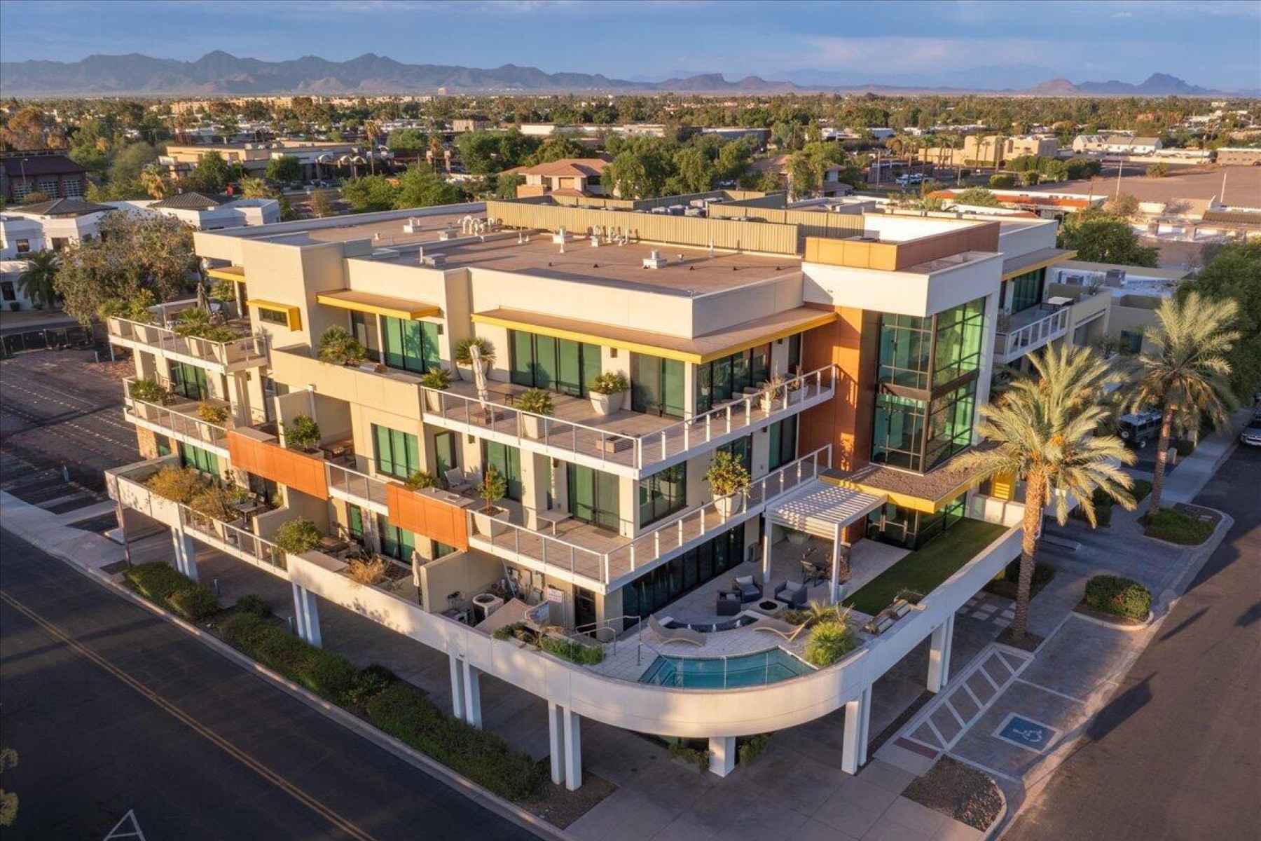  7502 E Main Street  Scottsdale, AZ - 物件實景
