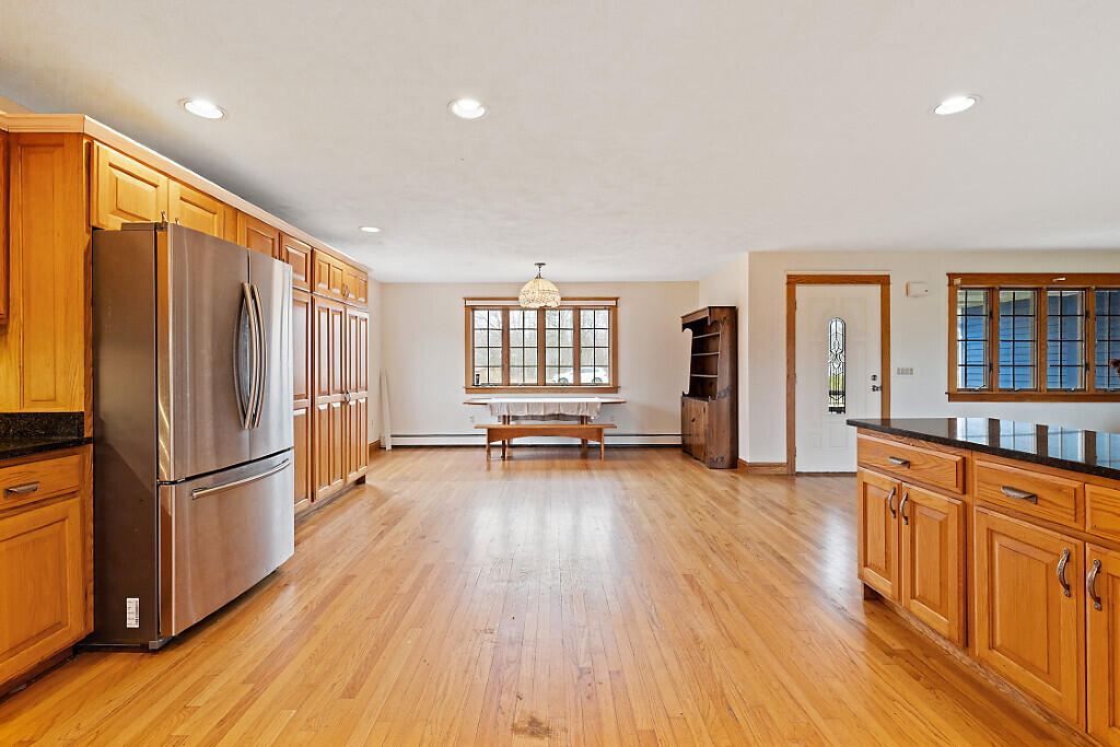 China, Maine, 04358, United States, 6 Bedrooms Bedrooms, ,3 BathroomsBathrooms,Residential,For Sale,1898689