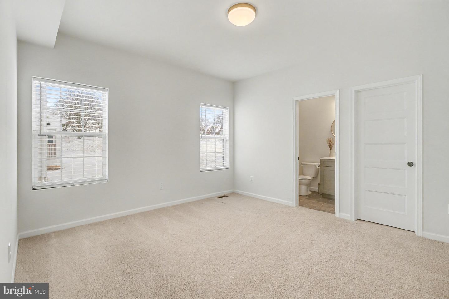 York, Pennsylvania, 17403, United States, 5 Bedrooms Bedrooms, ,6 BathroomsBathrooms,Residential,For Sale,2003251