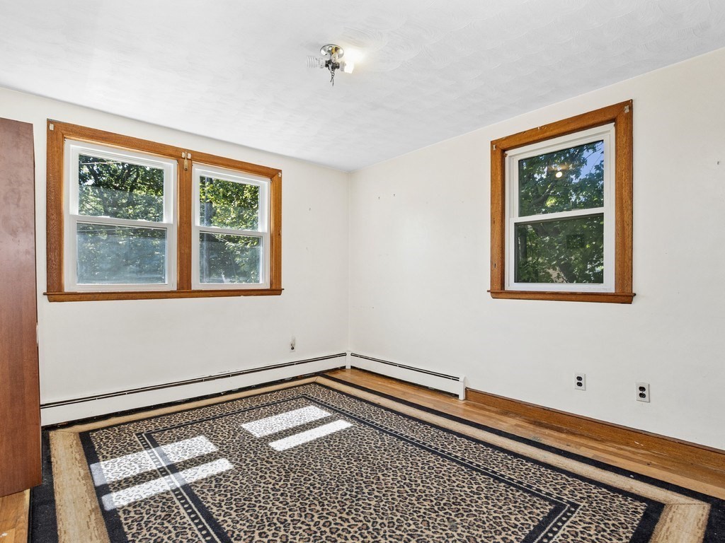 Waltham, Massachusetts, 02452, United States, 4 Bedrooms Bedrooms, ,2 BathroomsBathrooms,Residential,For Sale,1939340