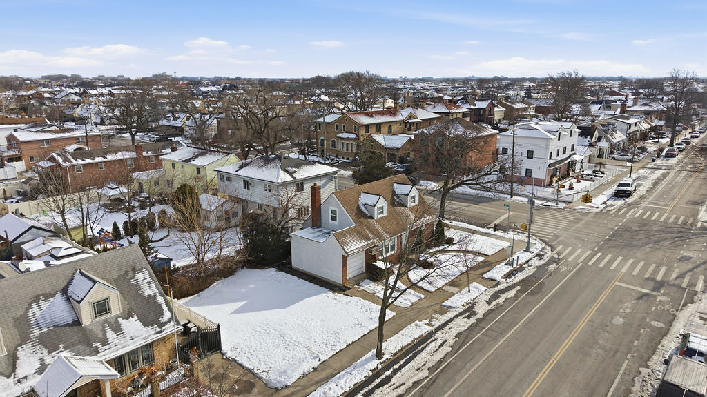 Howard Beach, New York, 11414, United States, 4 Bedrooms Bedrooms, ,1 BathroomBathrooms,Residential,For Sale,2005668