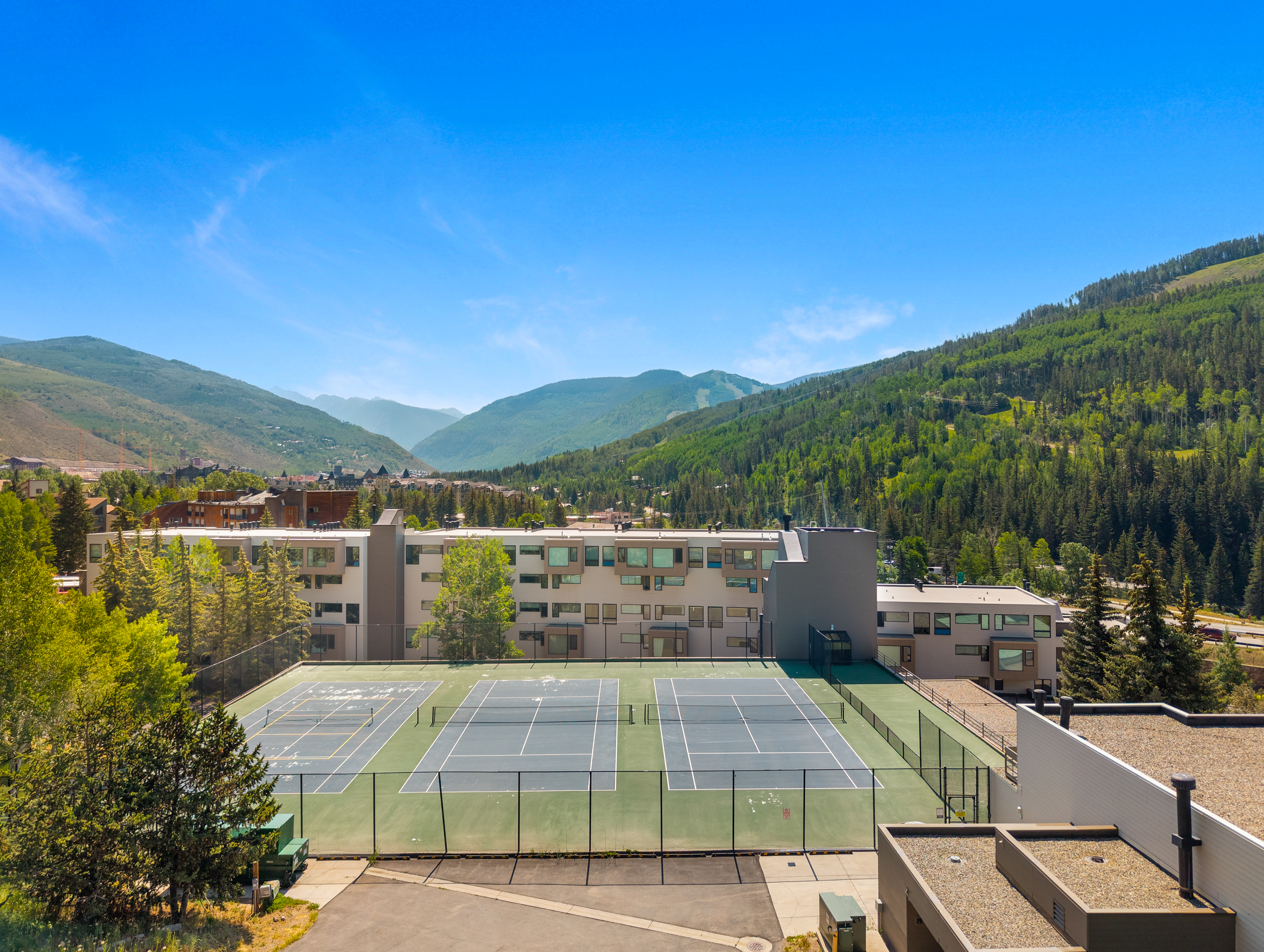  South-Facing Views of Vail Mountain and The Gore Range - 物件實景