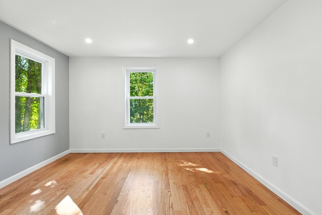 East Bridgewater, Massachusetts, 02333, United States, 3 Bedrooms Bedrooms, ,3 BathroomsBathrooms,Residential,For Sale,1943451