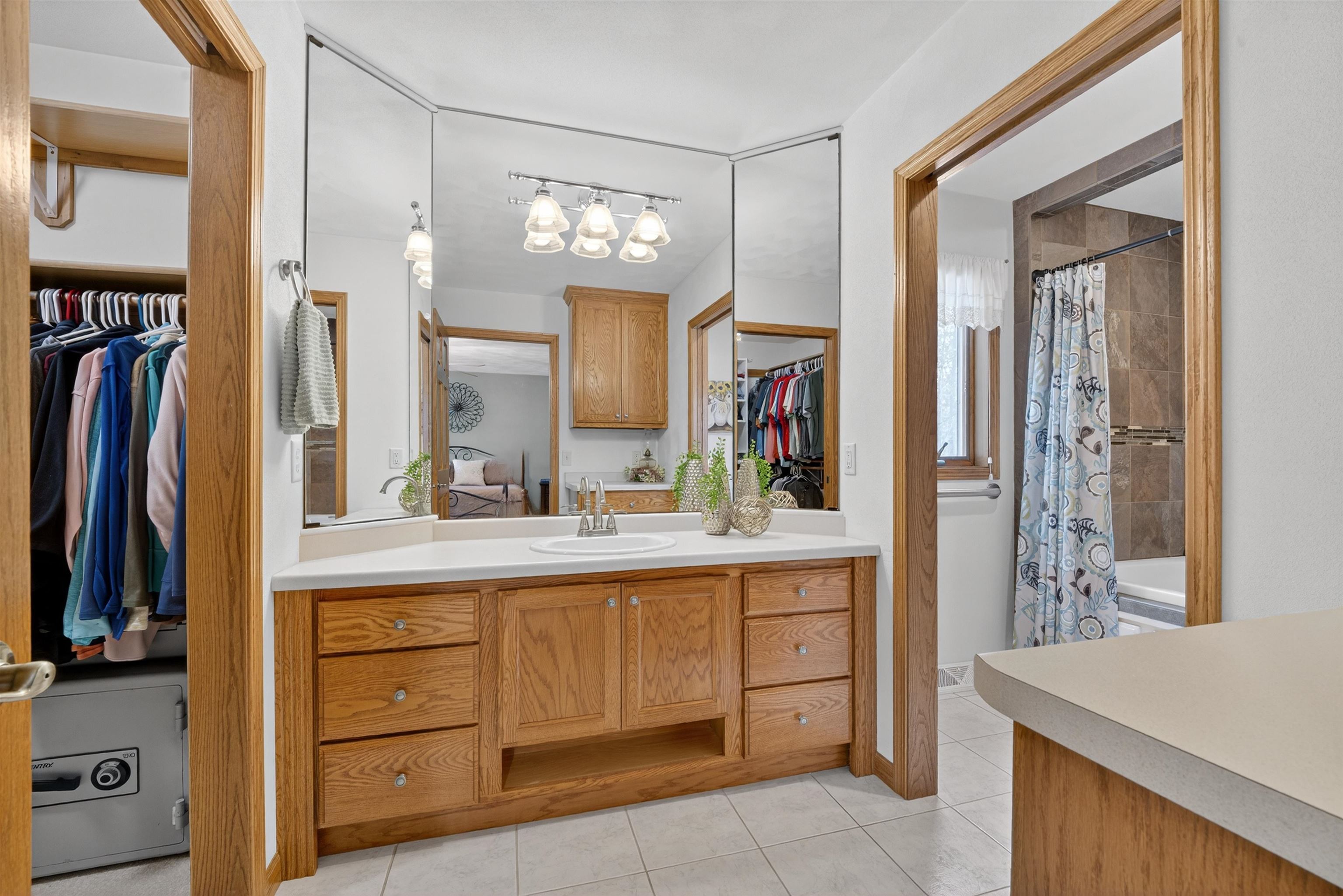 NEW LONDON, Wisconsin, 54961, United States, 3 Bedrooms Bedrooms, ,4 BathroomsBathrooms,Residential,For Sale,1996167