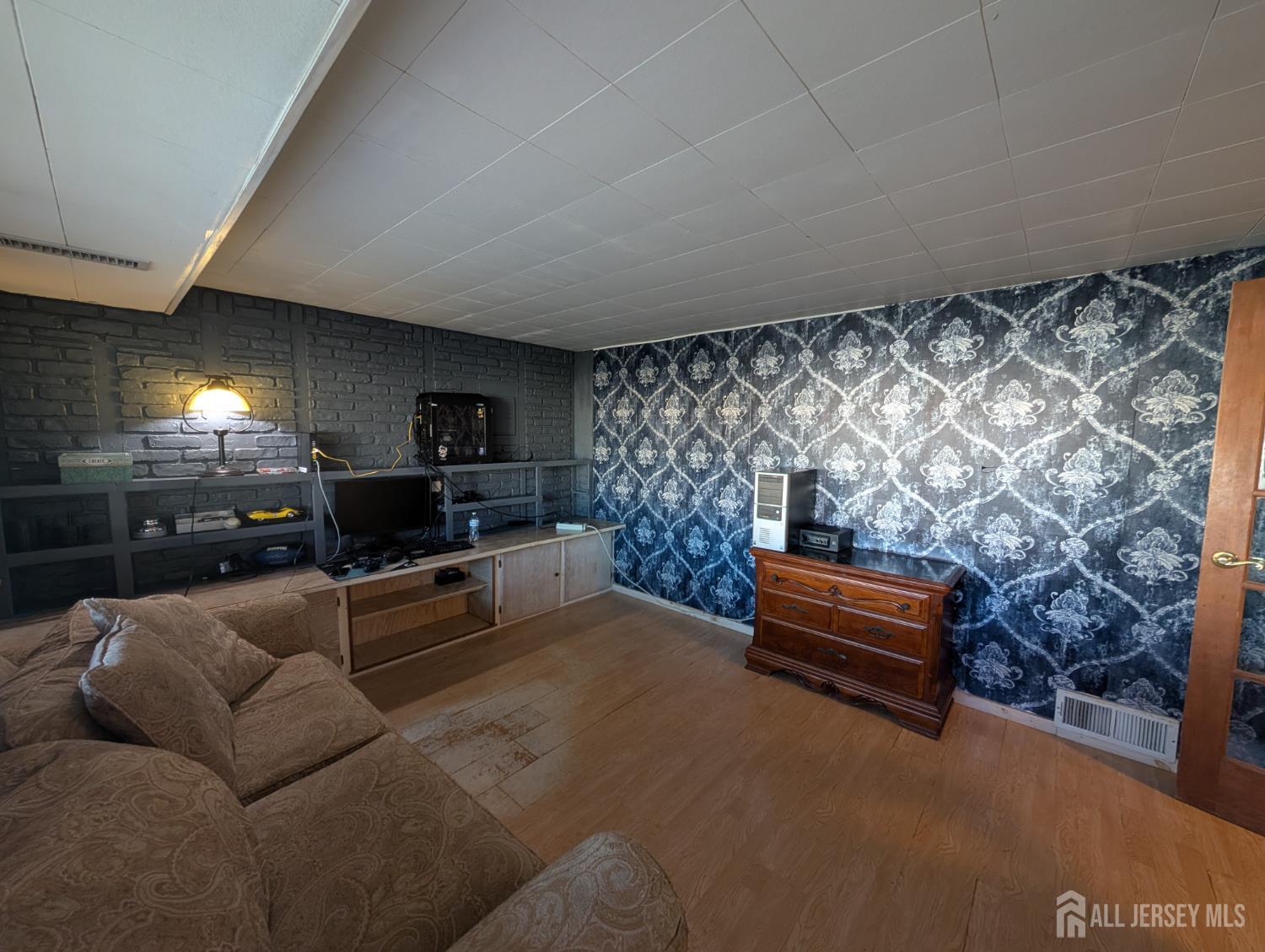 Old Bridge, New Jersey, 08857, United States, 3 Bedrooms Bedrooms, ,2 BathroomsBathrooms,Residential,For Sale,1849014