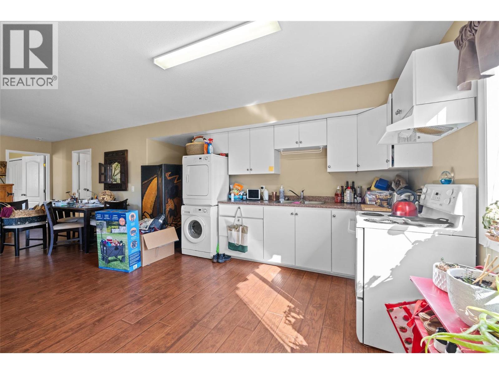 LAKE COUNTRY, British Columbia, V4V 1J1, CA, 5 Bedrooms Bedrooms, ,3 BathroomsBathrooms,Residential,For Sale,1950737